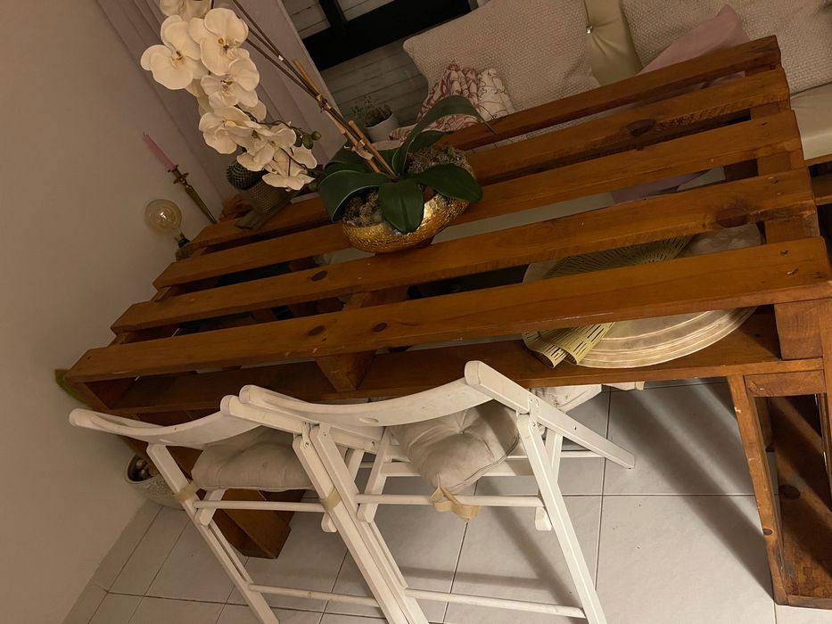 Mesa de madeira em excelente estado