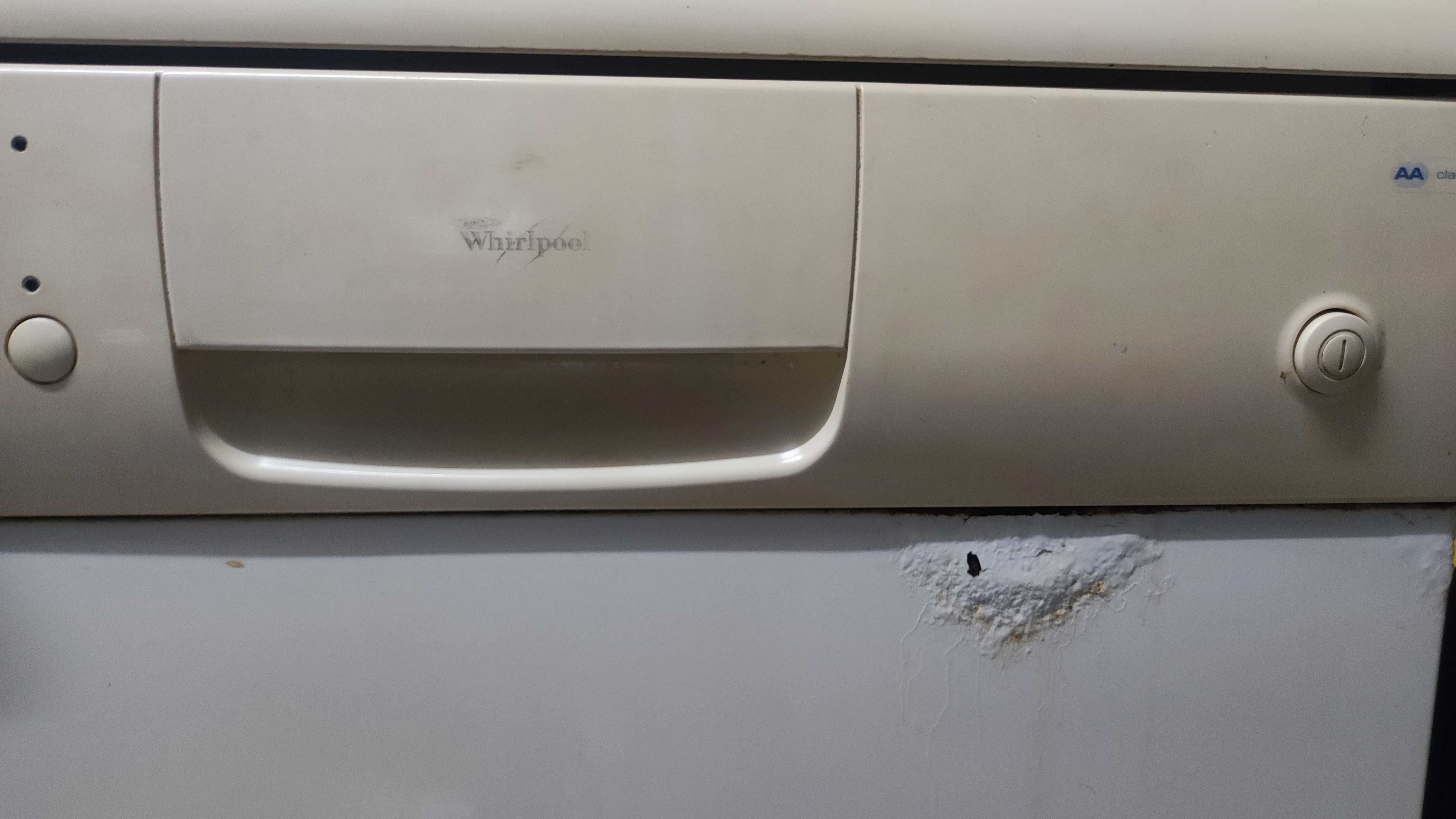 Máquina Lavar Louça Whirlpool a funcionar