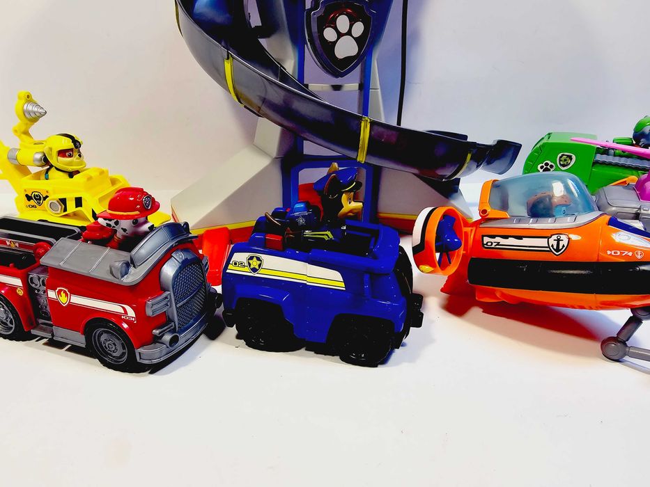 PSI PATROL - Baza Psiego Patrolu + 6 Pojazdów + 6 Figurek