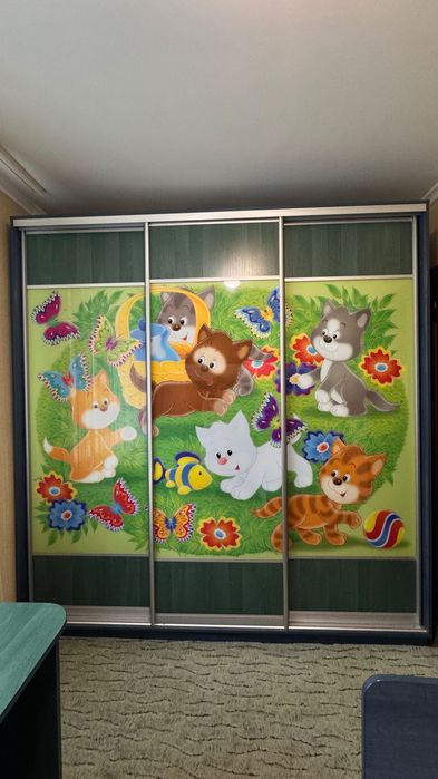 Двохярусне ліжко з матрасами та шафою