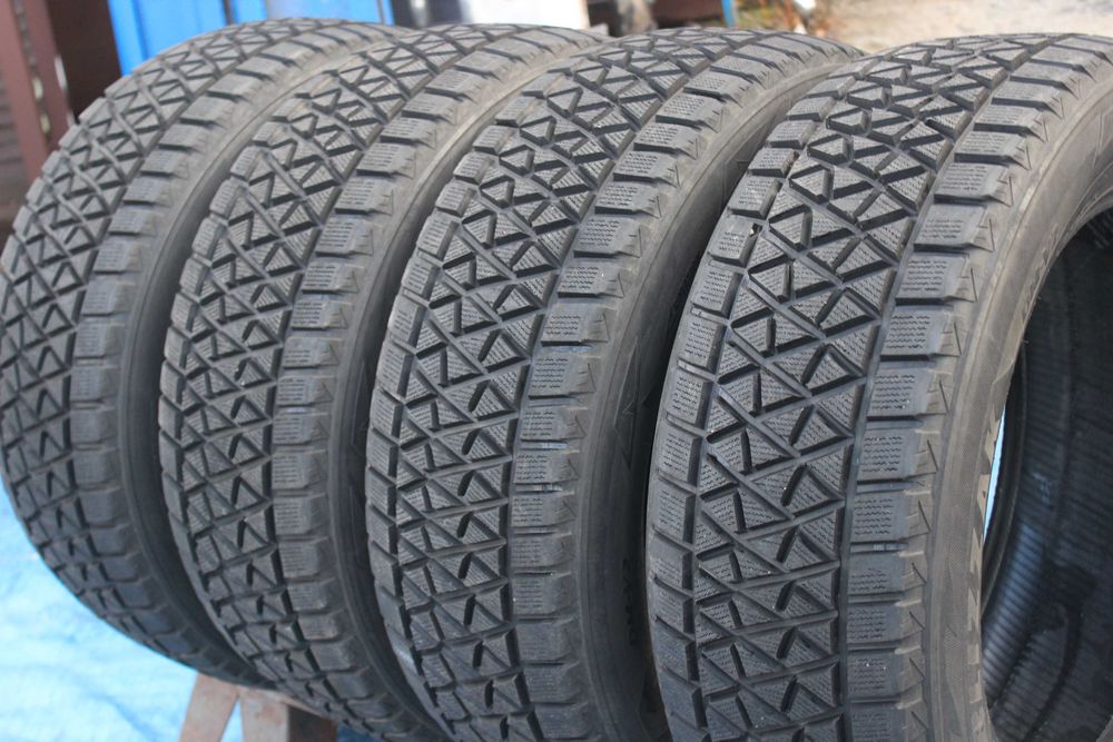 235-60-R18 BRIDGESTONE BLIZZAK 4штуки комплект зимней резины GERMANY