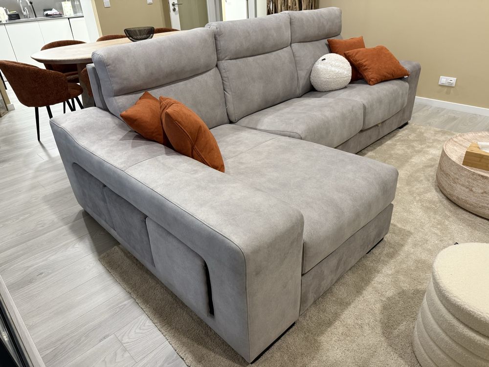 Sofa 3 Lugares com Chaise Longue e 3 Puffs laterais