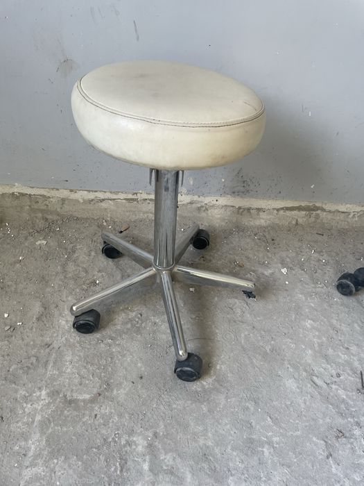 Dwa fajne hokery za 50 zl