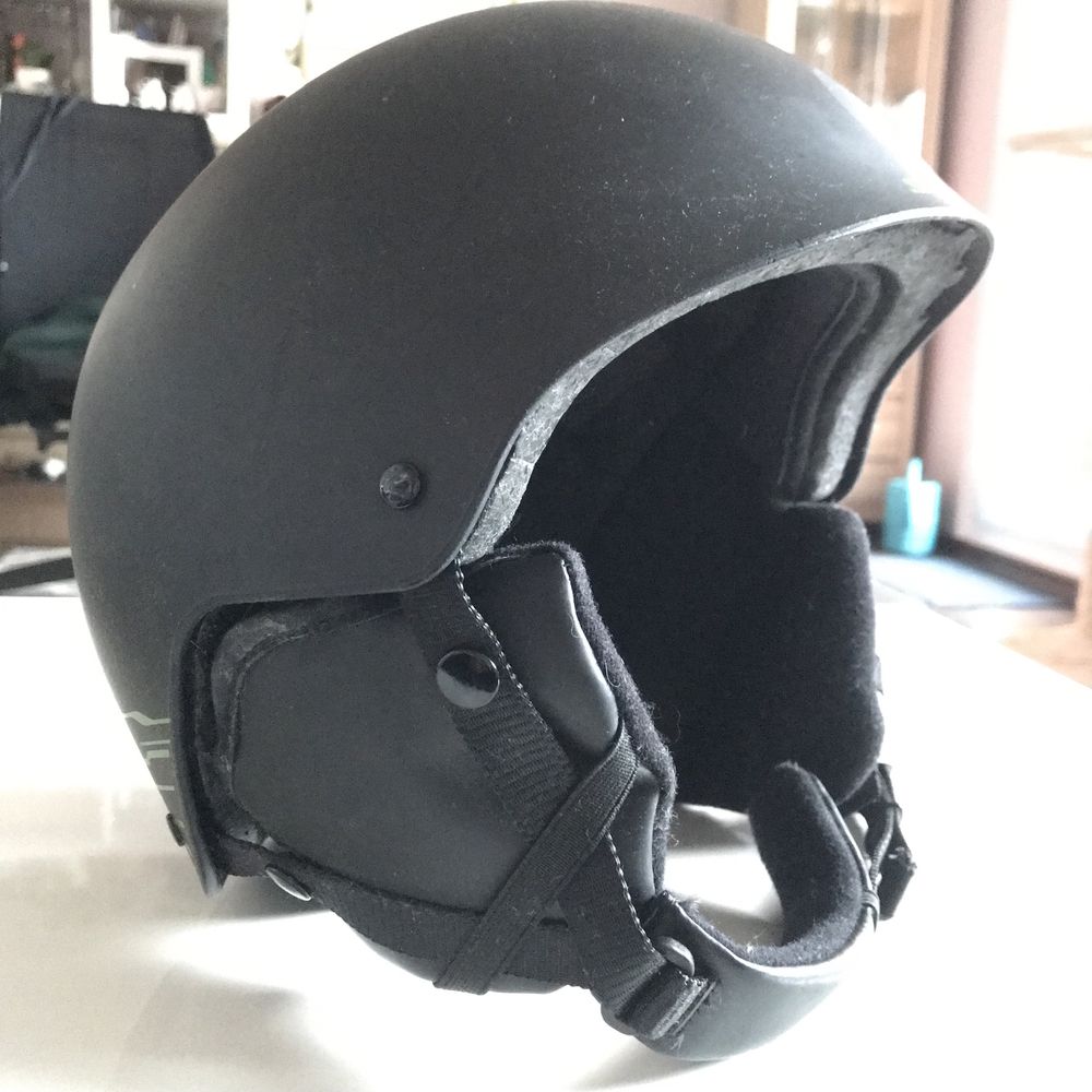 Kask Salomon rozm. M 55-58cm czarny orzeszek ocieplacze na uszy