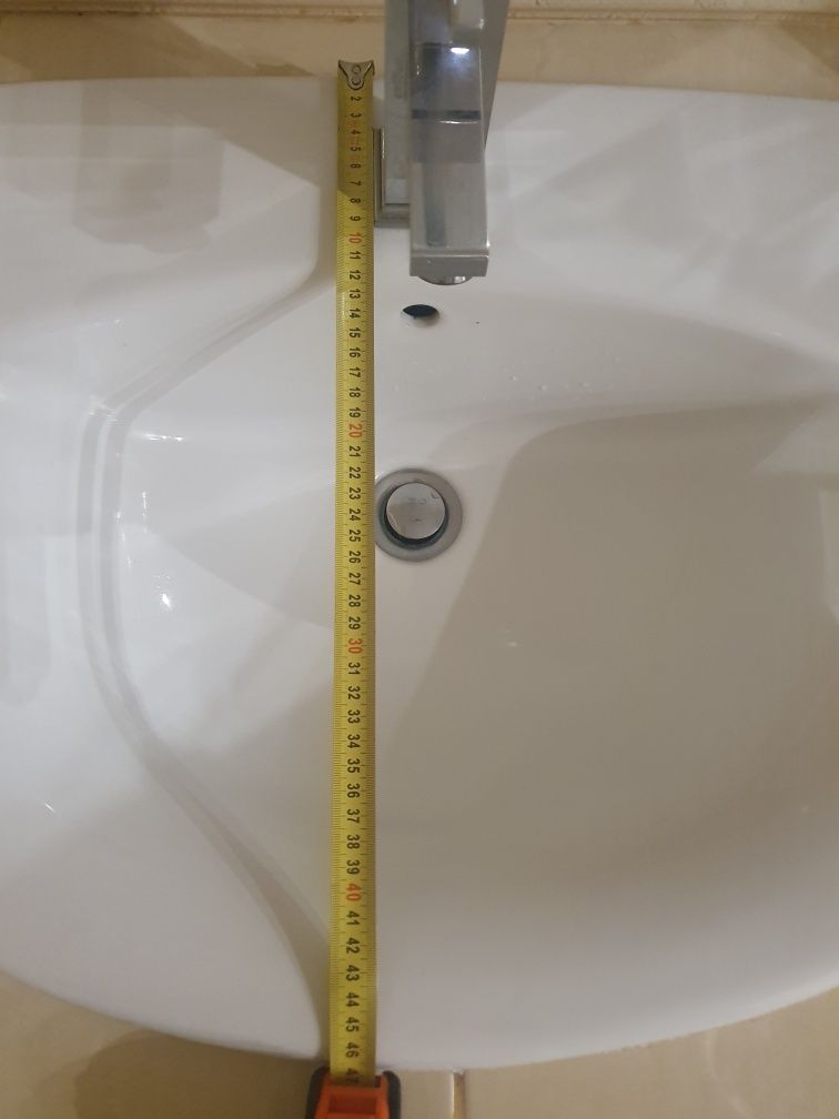 Umywalka Roca w zestawie z barerią