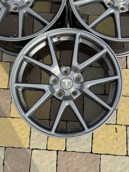 Tesla Model 3 оригінальний рестайлінговий диск r18 2021-2023