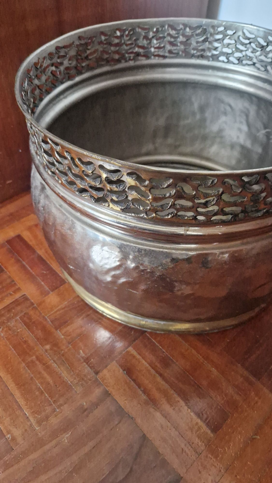 Vaso de plantas de latão decorativo prateado brilhante