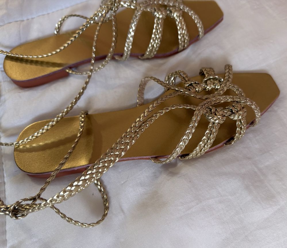 Sandalias douradas estilo gladiador (37)