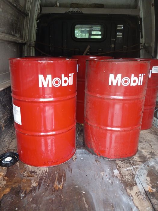 Бочки кубові та 200 л.