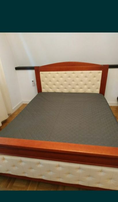 Łóżko drewniane lite drewno 160x200 skóra tapicerka pikowana