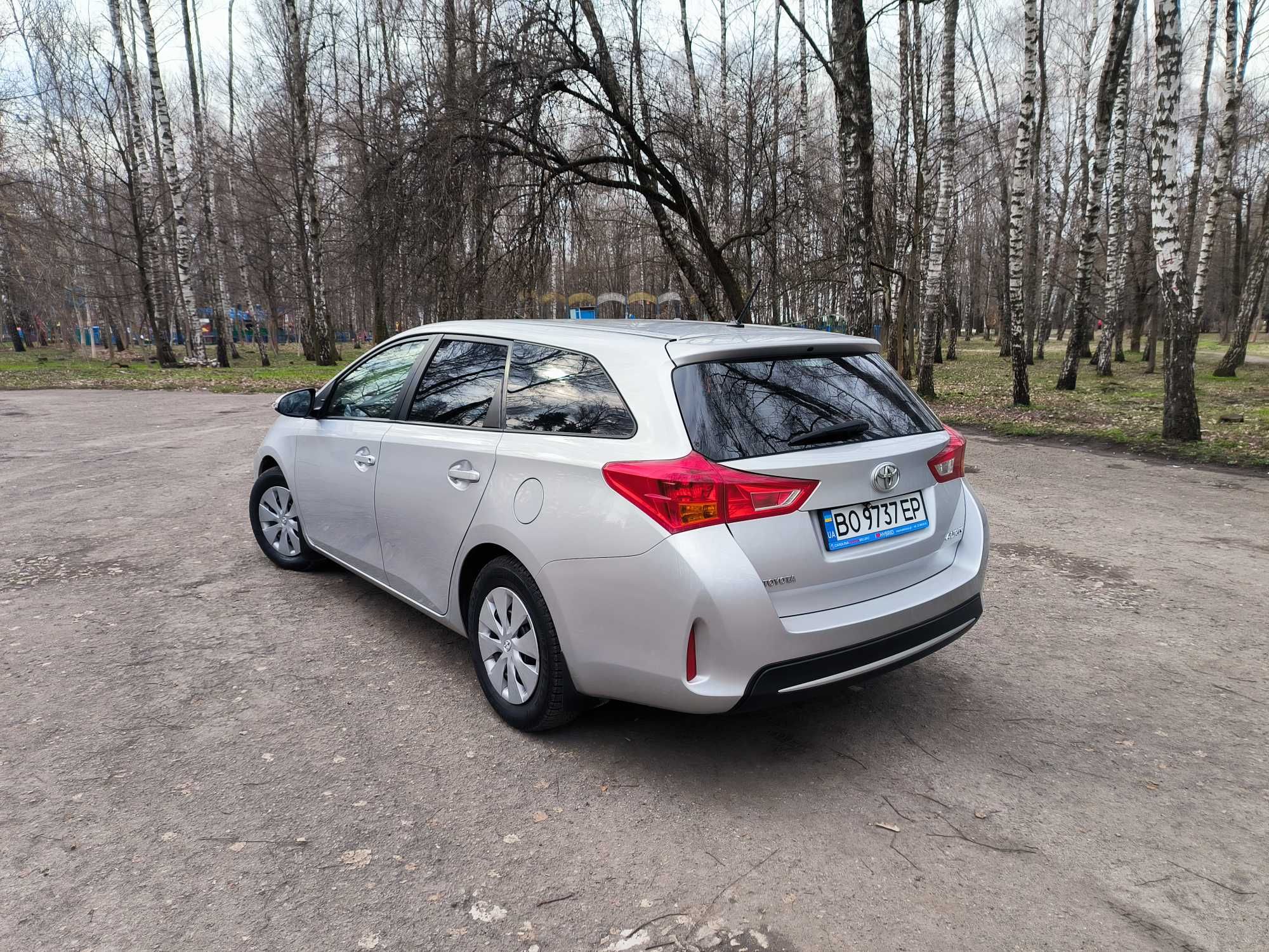 Продам свіжопригнаний автомобіль TOYOTA Auris 2014 року. Газ-Бензин