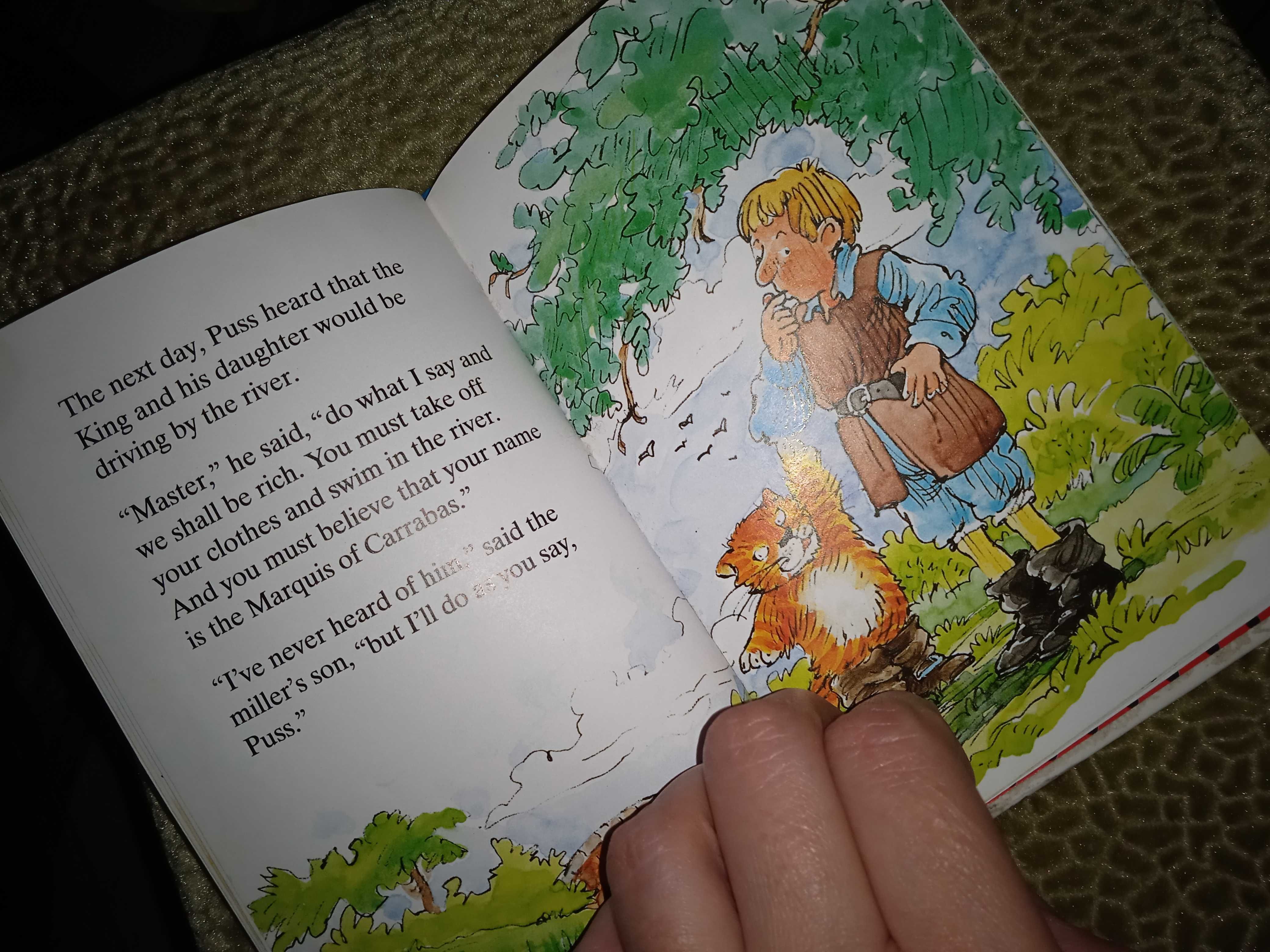 Книжечка англійською мовою невеликого формату