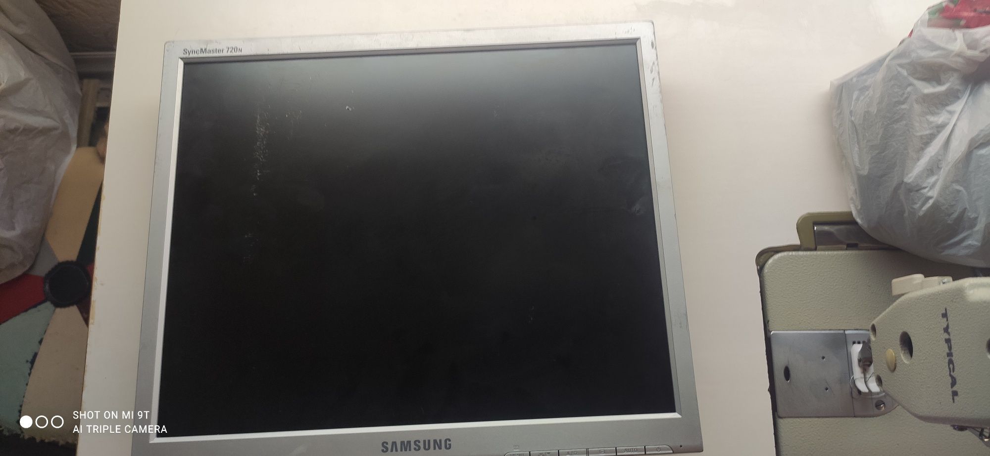 Монитор Samsung 720N