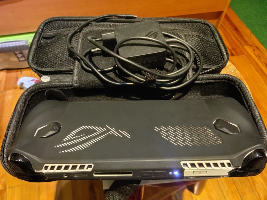 Konsola ASUS ROG Ally 7” FHD IPS, AMD Ryzen Z1, Windows 11