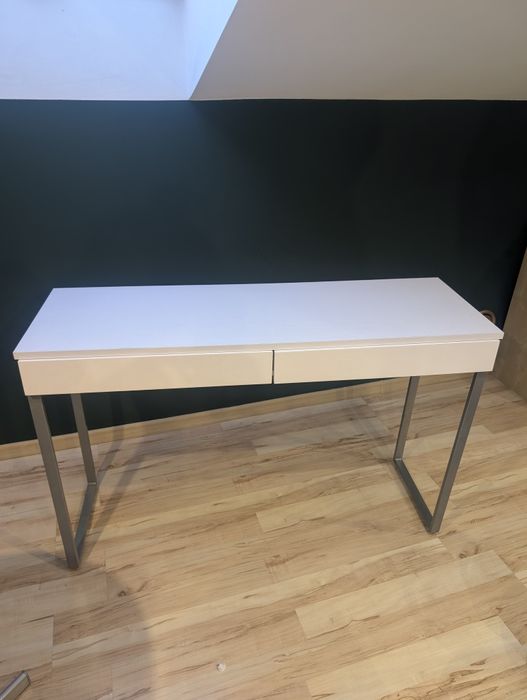 Elegancka Toaletka/Biurko z Szufladami - Styl Nowoczesny!