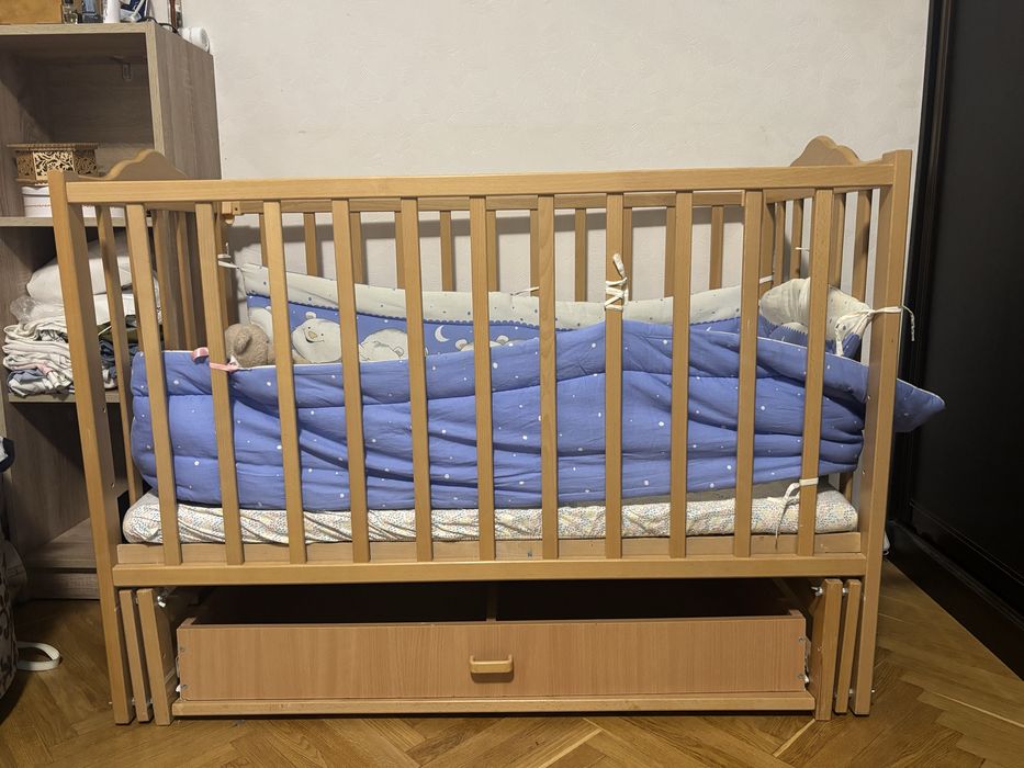 Ліжко дитяче дерево