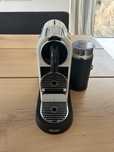Ekspres do kawy na kapsułki Nespresso spieniacz DeLonghi EN267.WAE