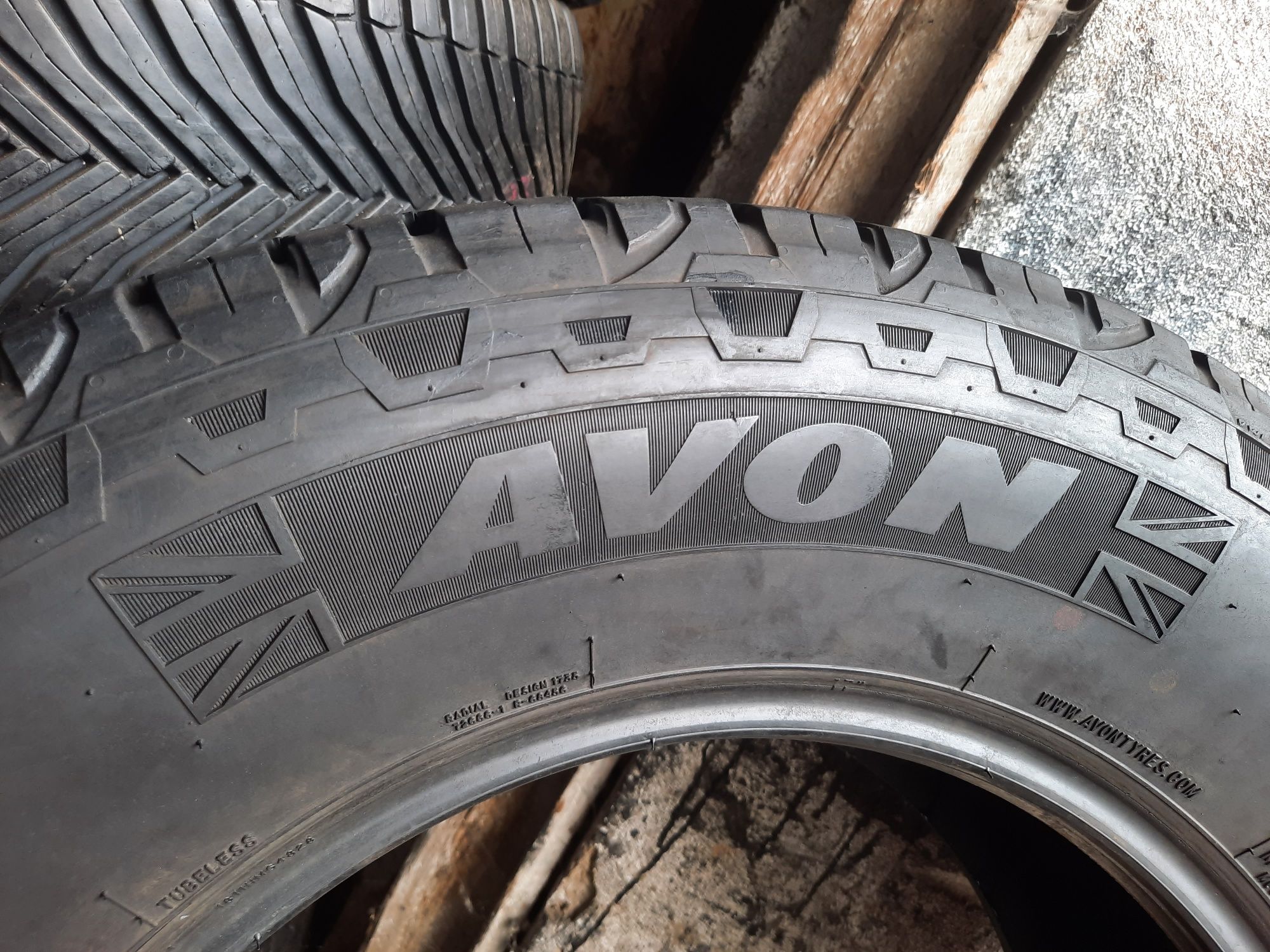 Літні шини 265/65 R17 Avon AX7 2шт.