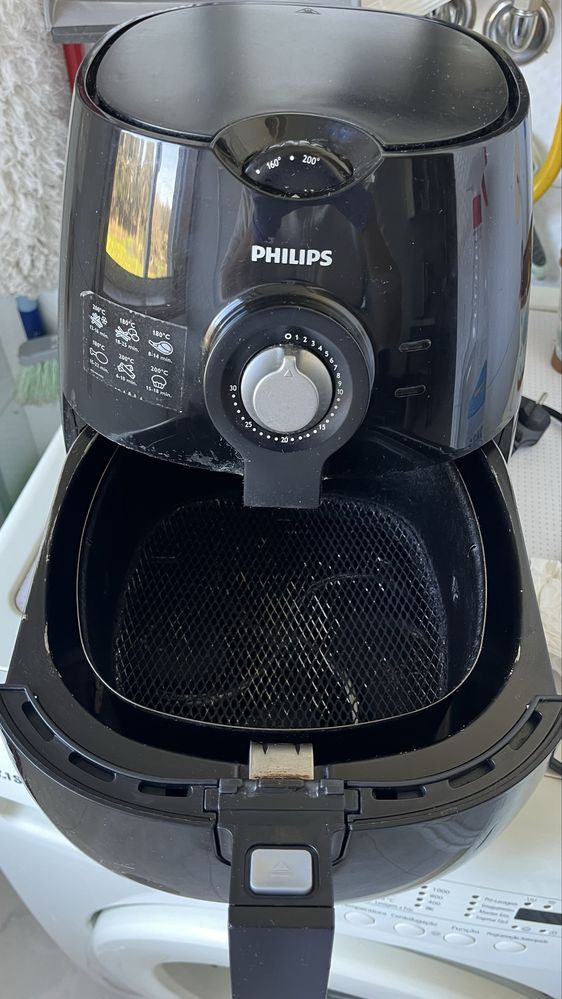 Airfryer em condições  de uso.