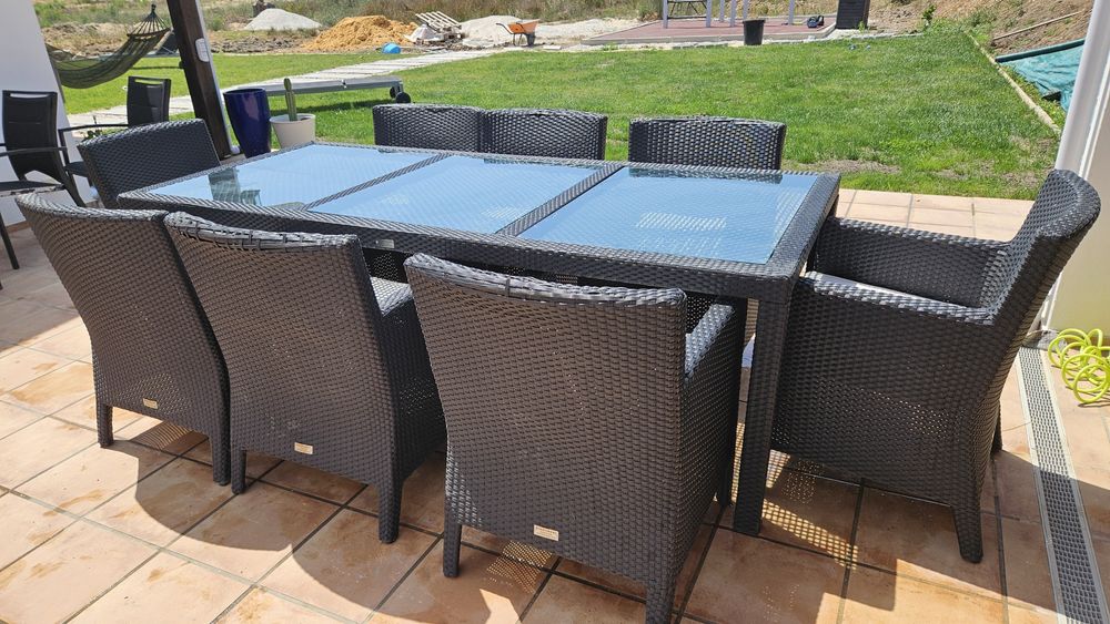 Outdoor 9-Piece Dining Set (table + chairs)