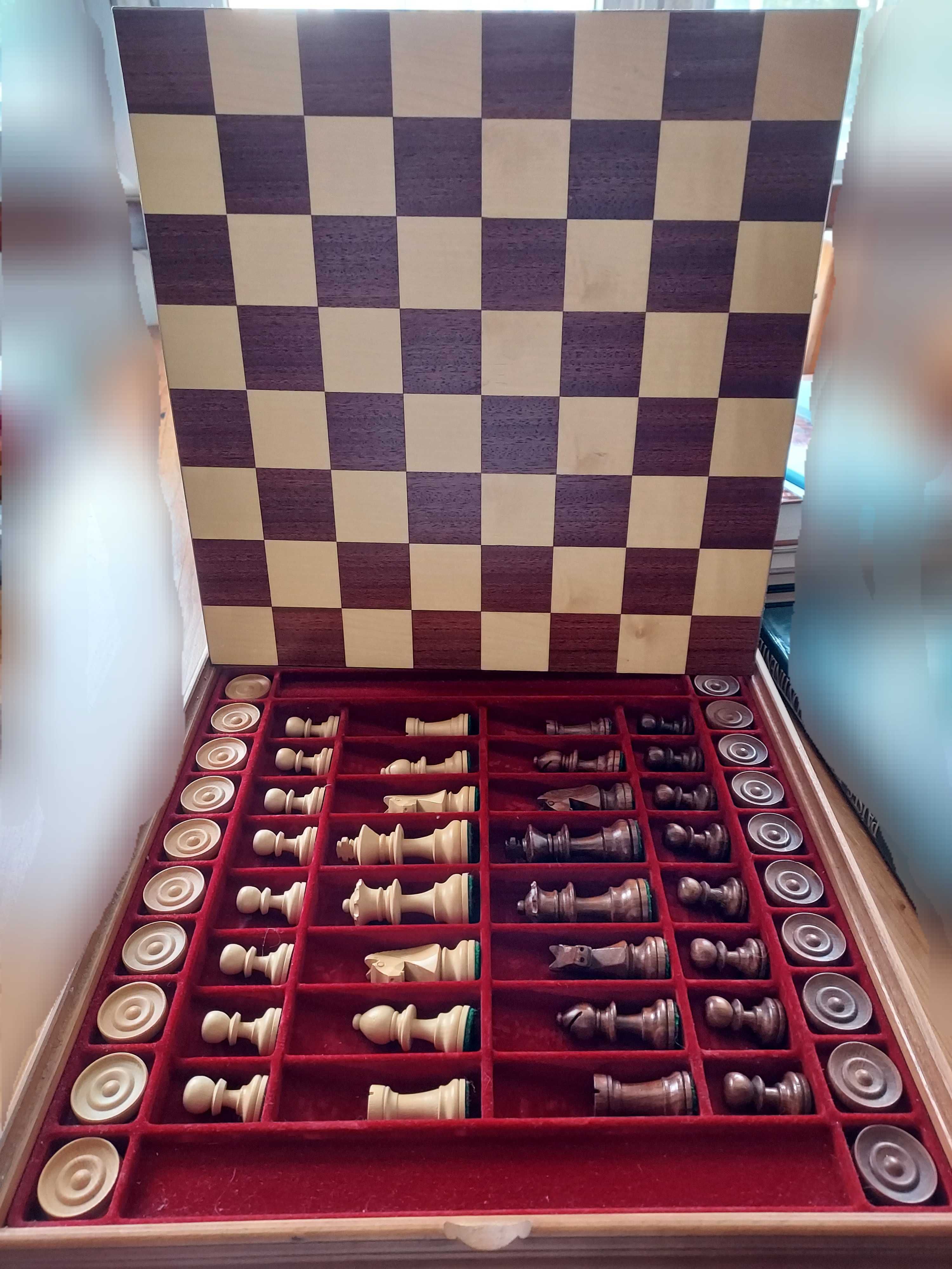 Caixa  de xadrez e damas em madeira nobre italiana
