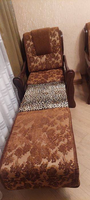 Продам розкладний диван та два розкладні крісла