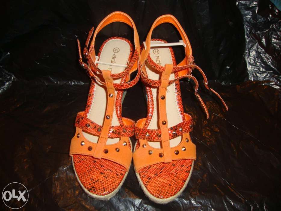 2 Chinelos e 1 Cunha, de Marca e Originais (2 Novos, 1 Quase Novo)