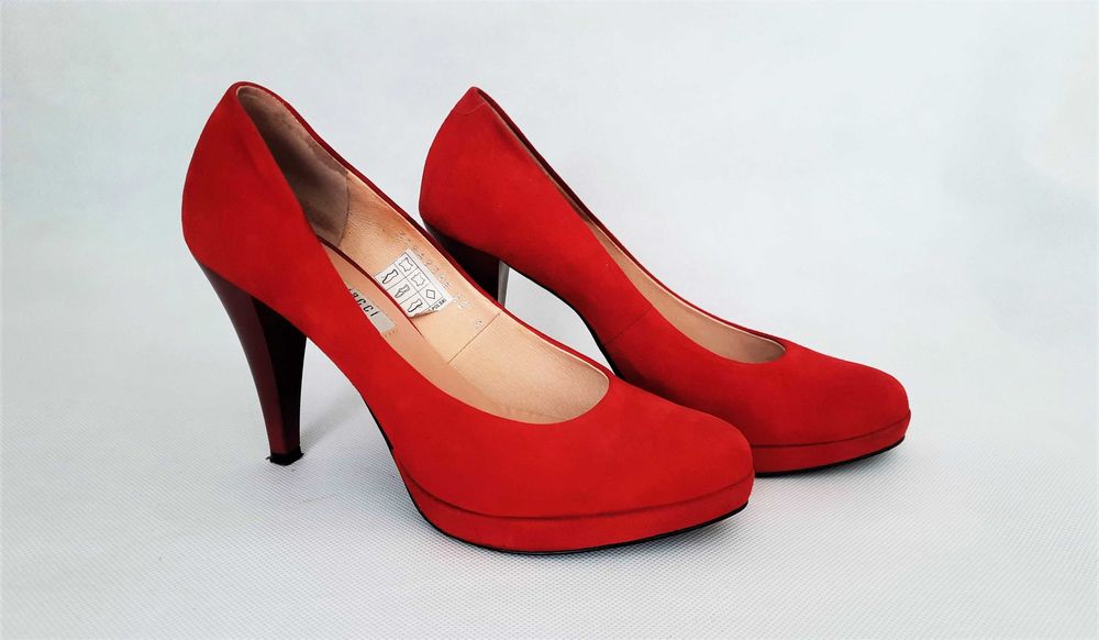 Eleganckie, zamszowe szpilki R 39 GINA PIACCI