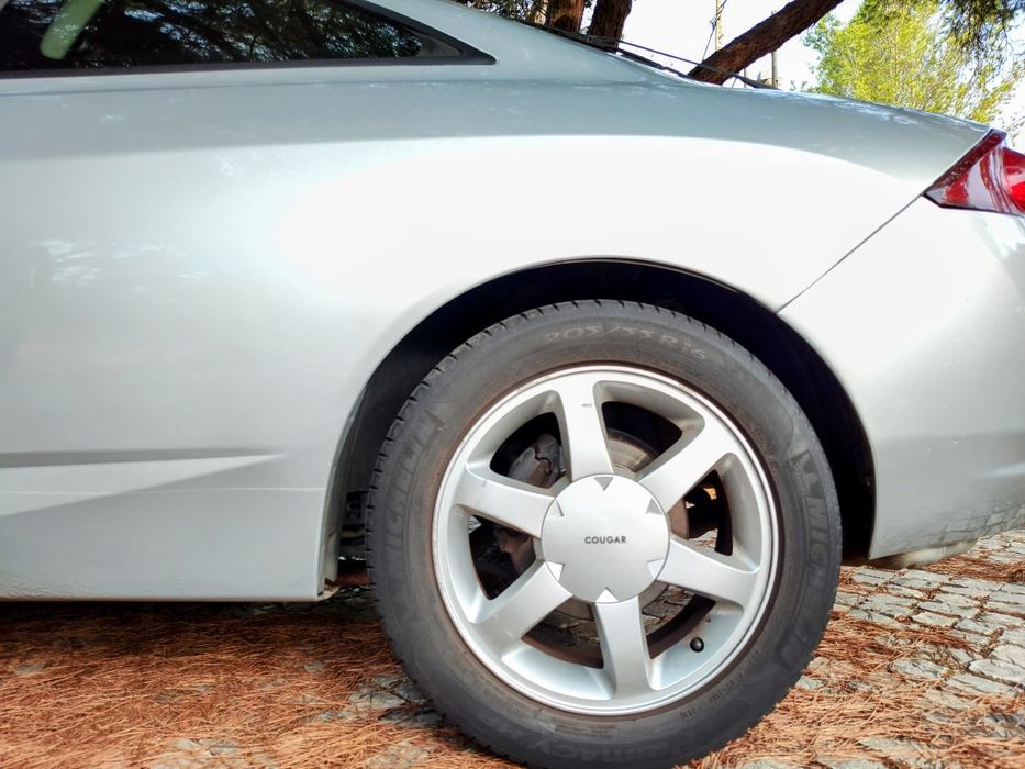 Ford Cougar Cinzento
