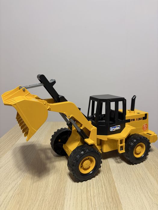 Zabawka Marki Bruder - Kopara z ładowaczem czołowym FR130 - Bruder