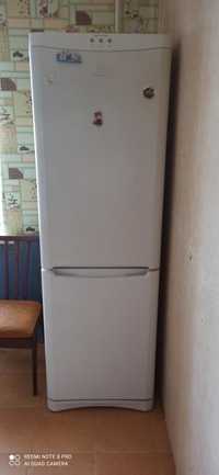 Холодильник INDESIT total no frost в хорошому стані
