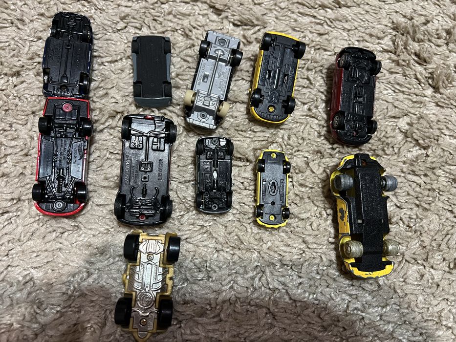 Машинки моделі різні