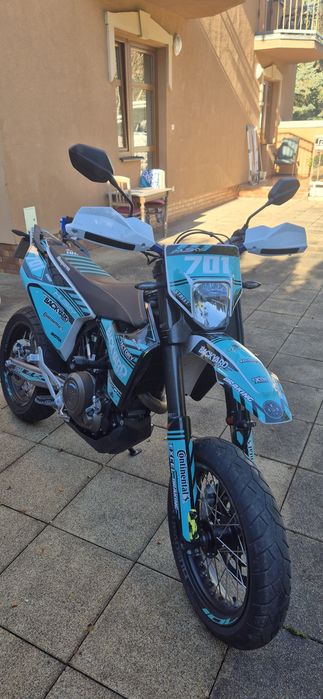 Husqvarna 701 supermoto
