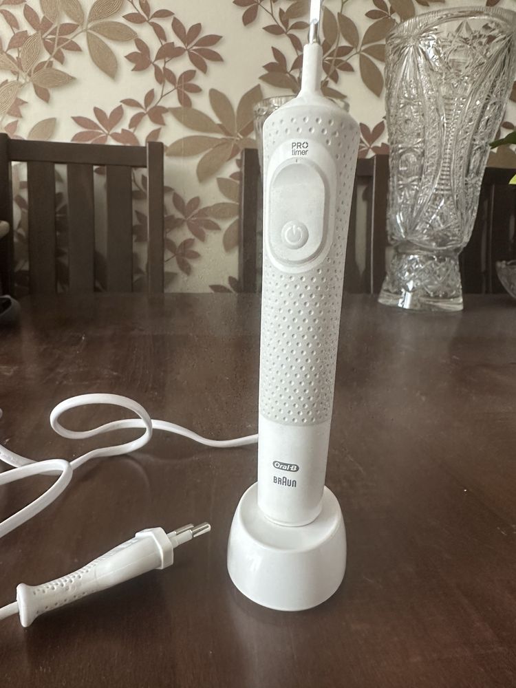 Електрична зубна щітка електрическая зубная щетка Braun Oral b