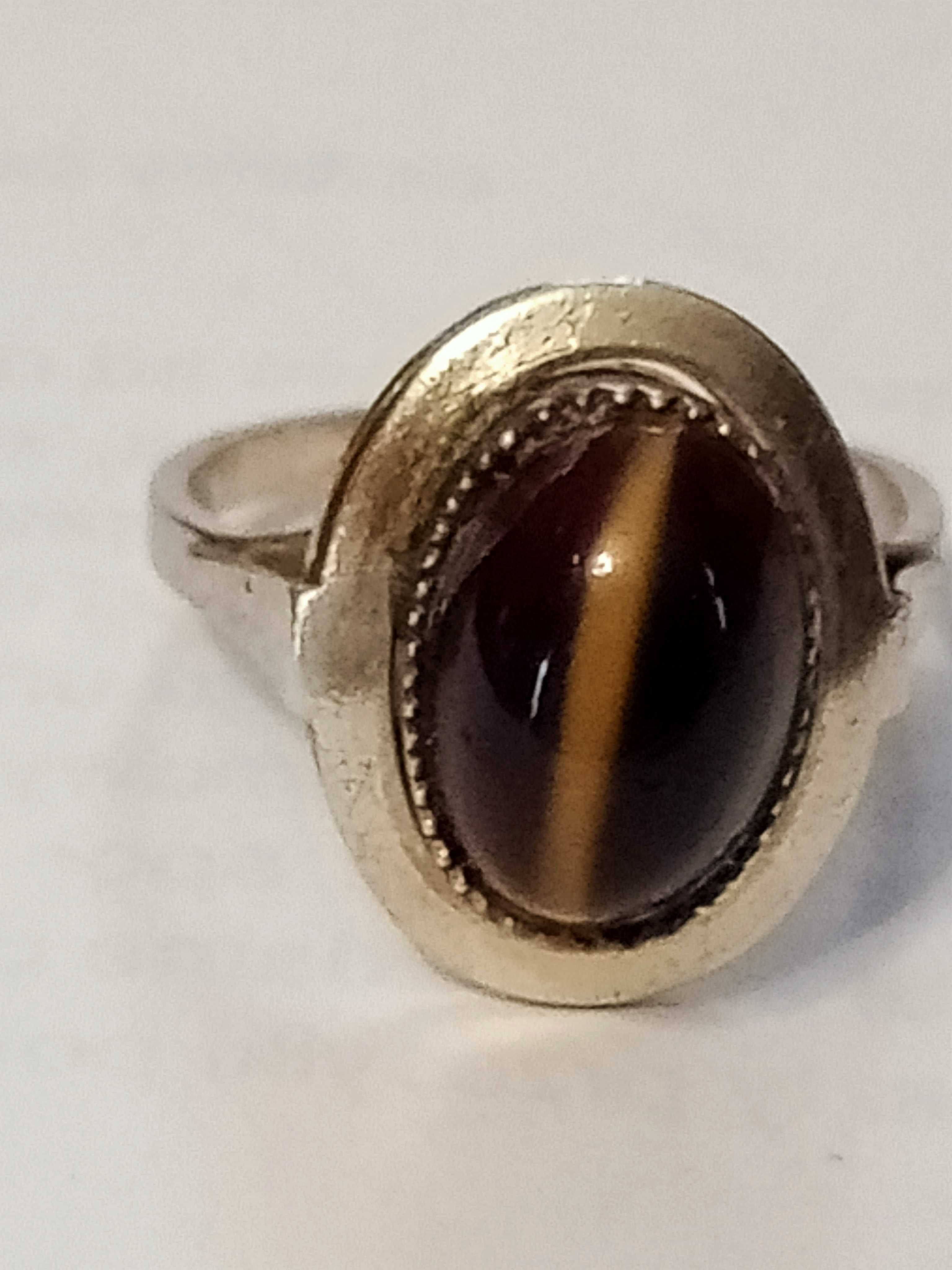 Piękny srebrny pierścionek pr.925
