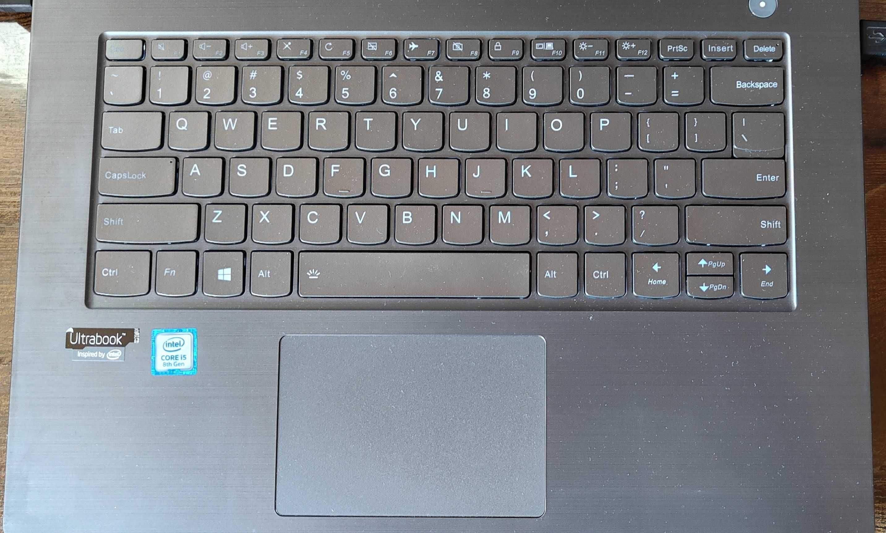 Markowy laptop LENOVO v330-14 IKB
