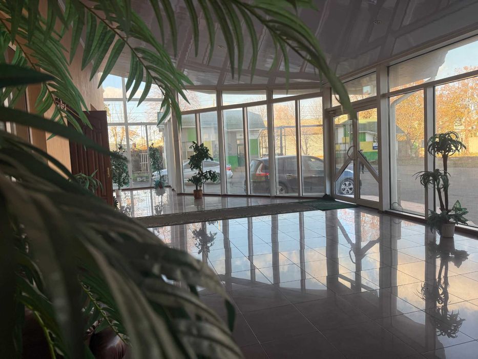 Продається 5-поверховий офісний центр з ремонтом у Вінниці