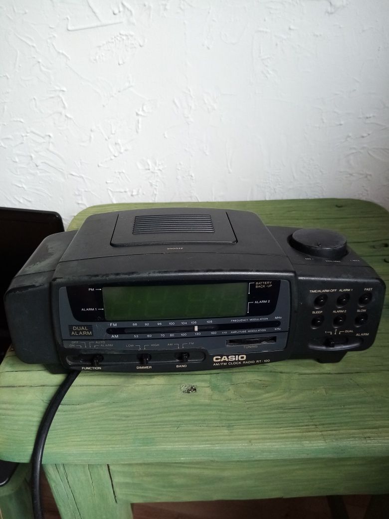 Stary radio budzik Casio Japan