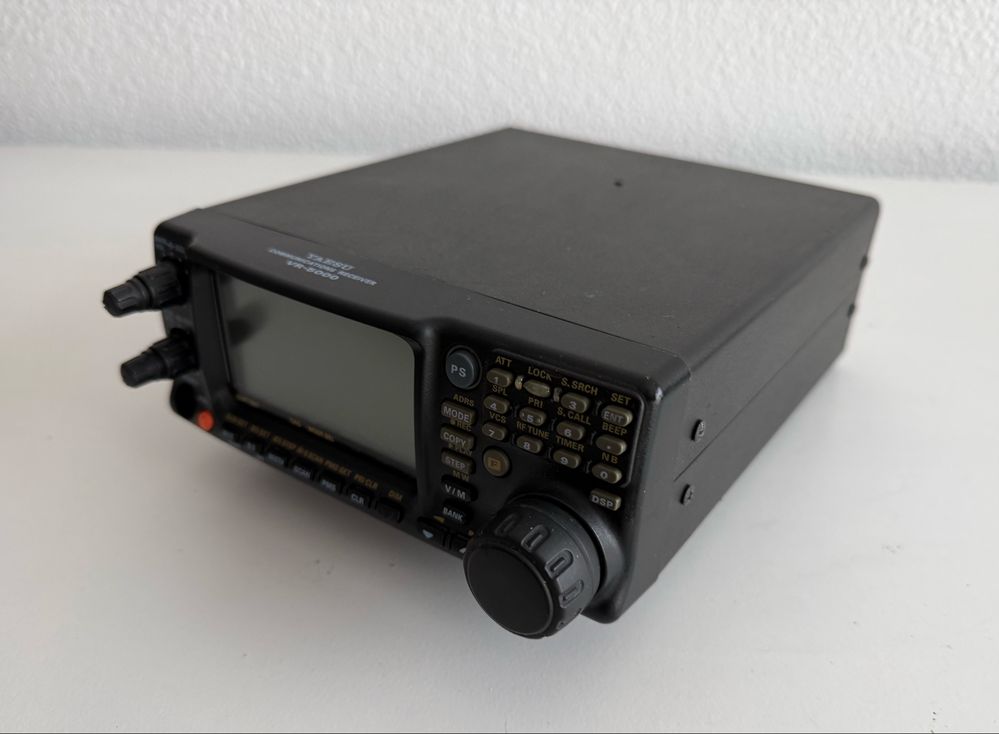 Receptor de comunicações Yaesu VR-5000 estimado