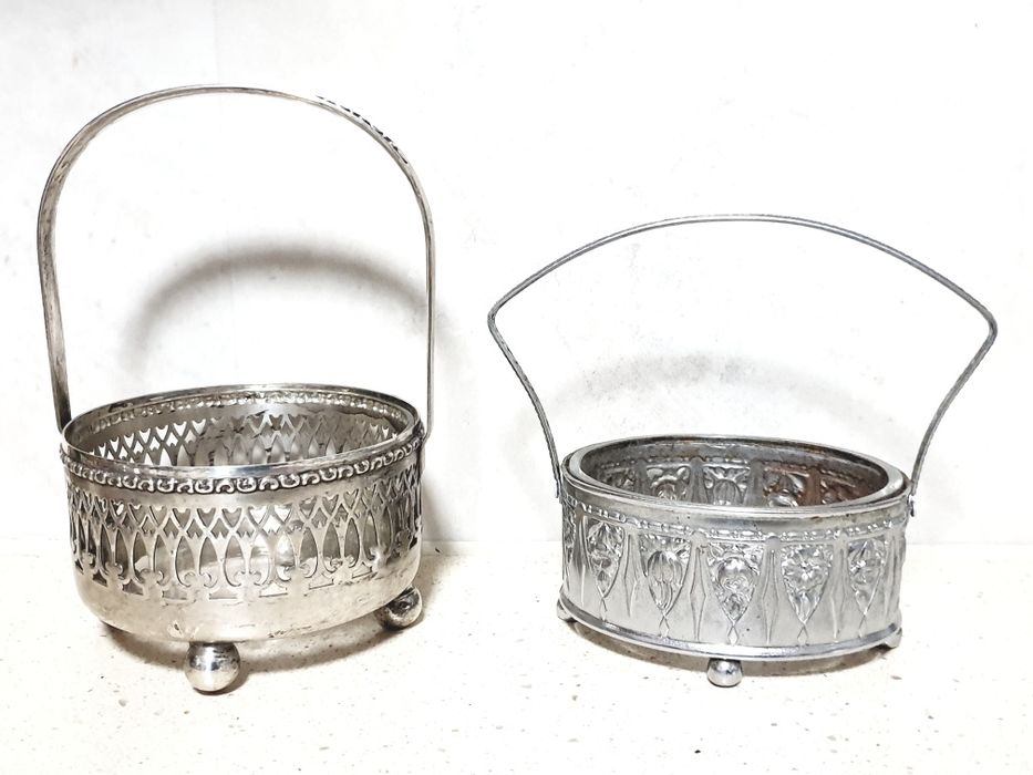Pequenas antigas cestas prateada / niquelada com vidro inserido