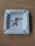 Porcelanowa popielniczka motyw kwiatowy