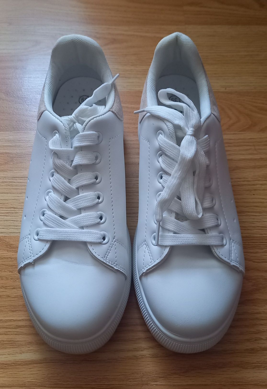 Білі кросівки на високій підошві GoGo Shoes