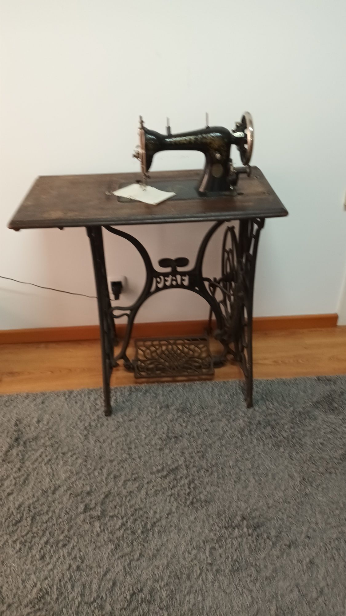 Máquina de costura para colecção