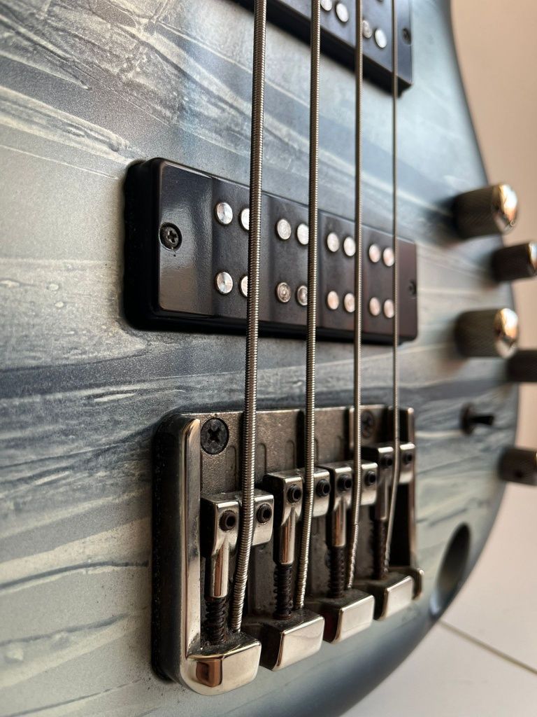 Baixo Ibanez SR300E (2017)