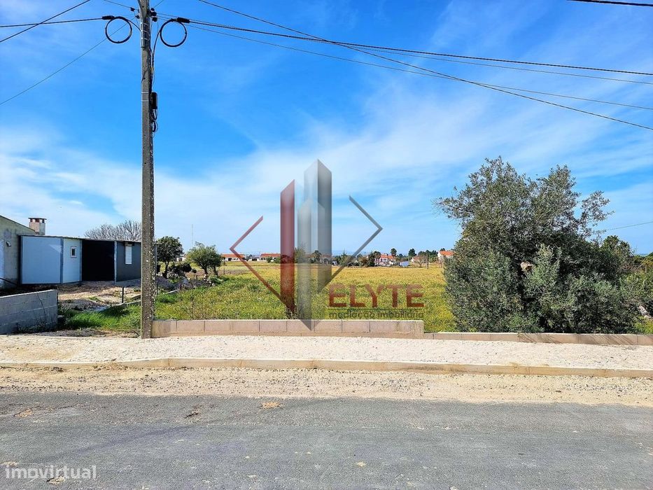 Terreno com moradia em ruinas