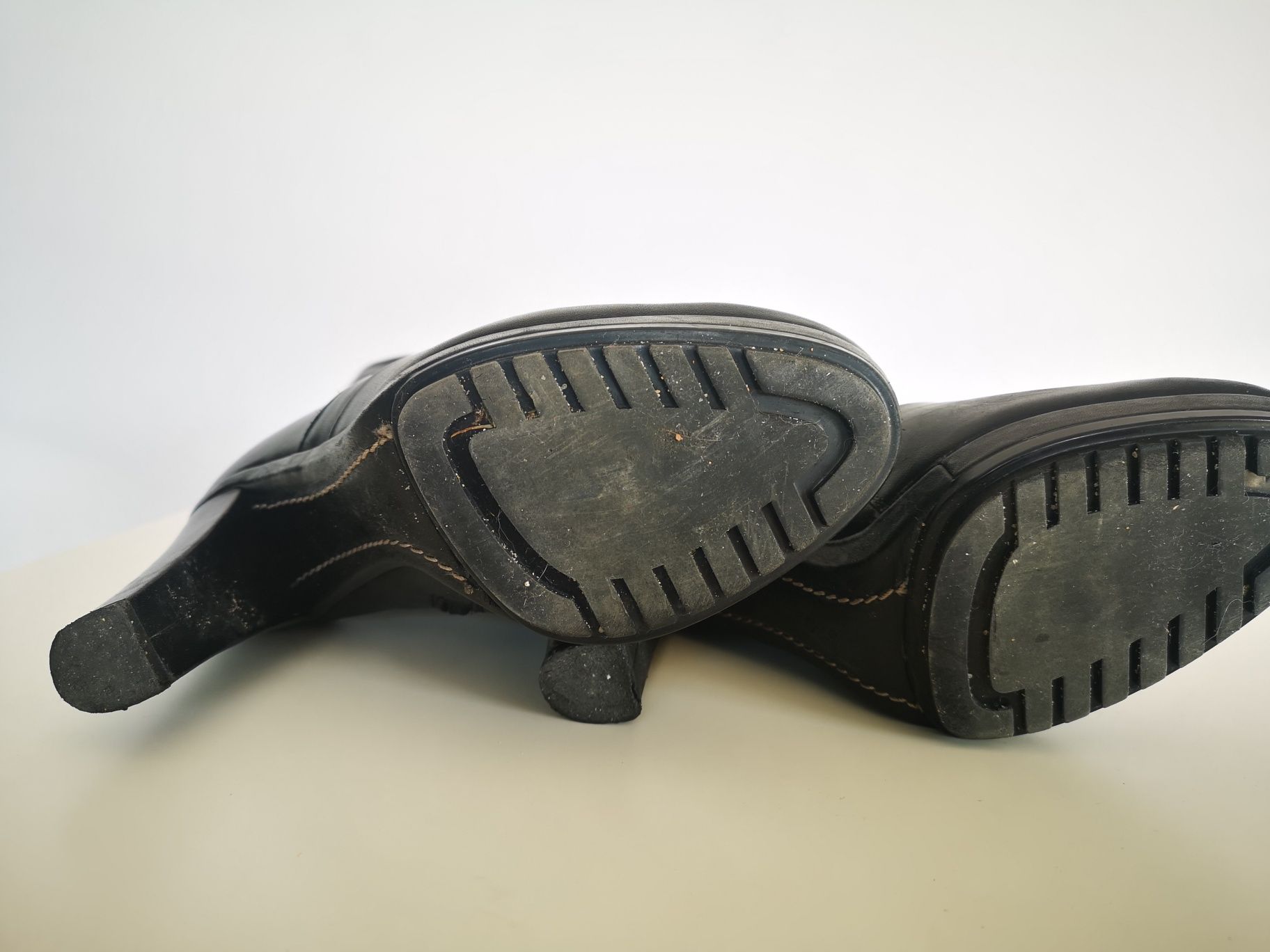 Botki na jesień Gino Rossi czarne buty na obcasie, miękka skóra rozmia