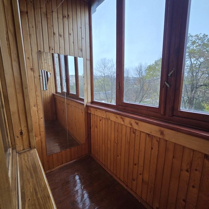 ДОБРОТНА 3 кімнатна квартира біля торгового центру