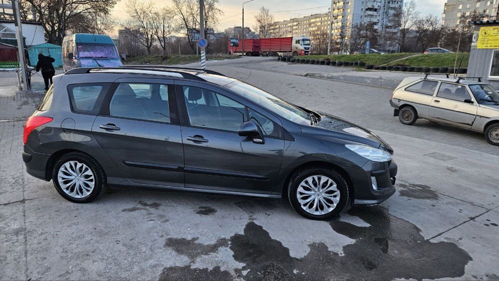 Peugeot 308 (2011 год) 1.6 дизель