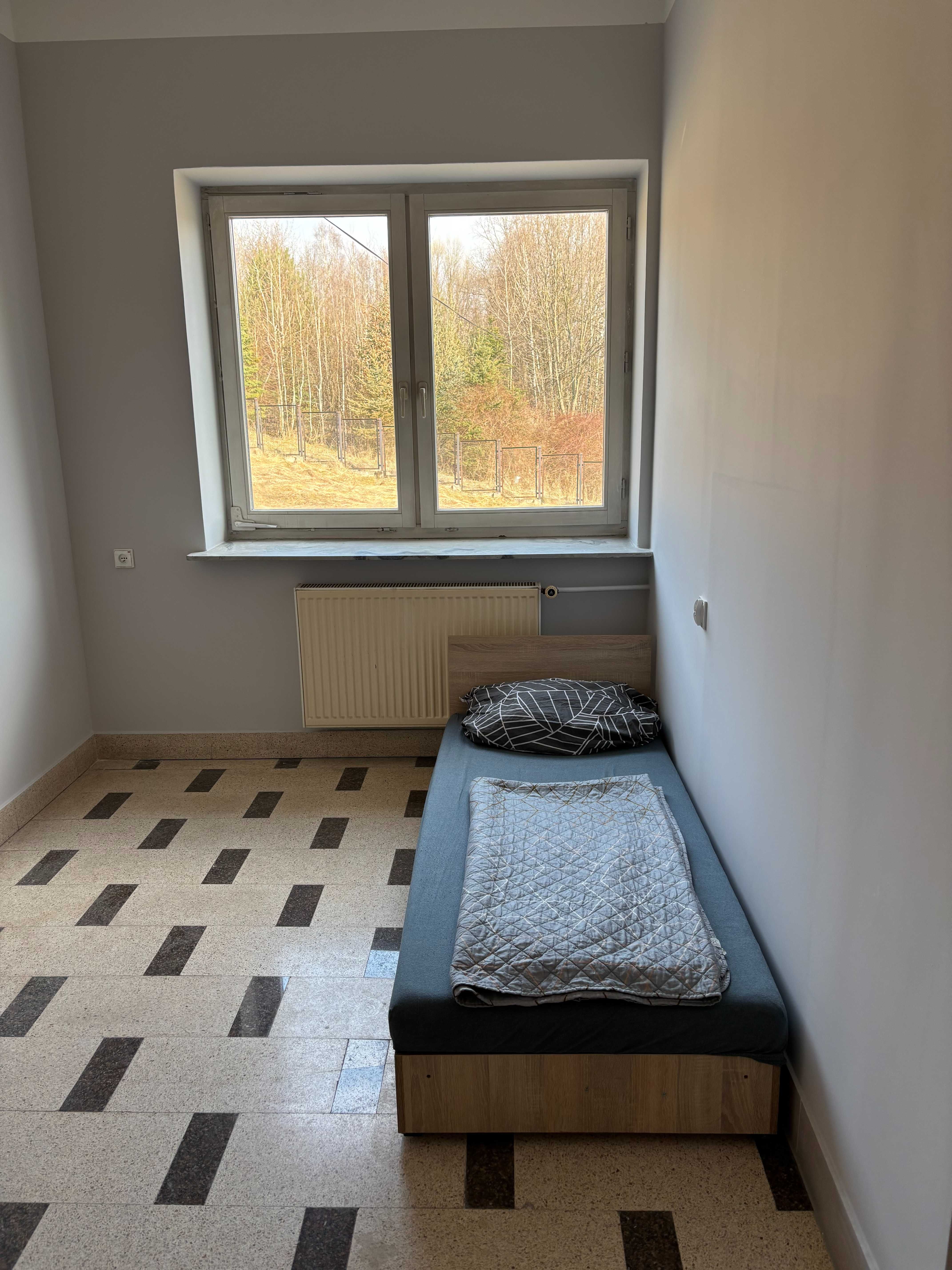 Kwatery pracownicze, Niebylec, Małówka, blisko S19
