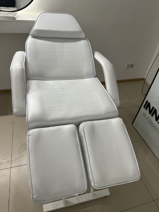 Косметологічна кушетка лежак для масажу та СПА процедур